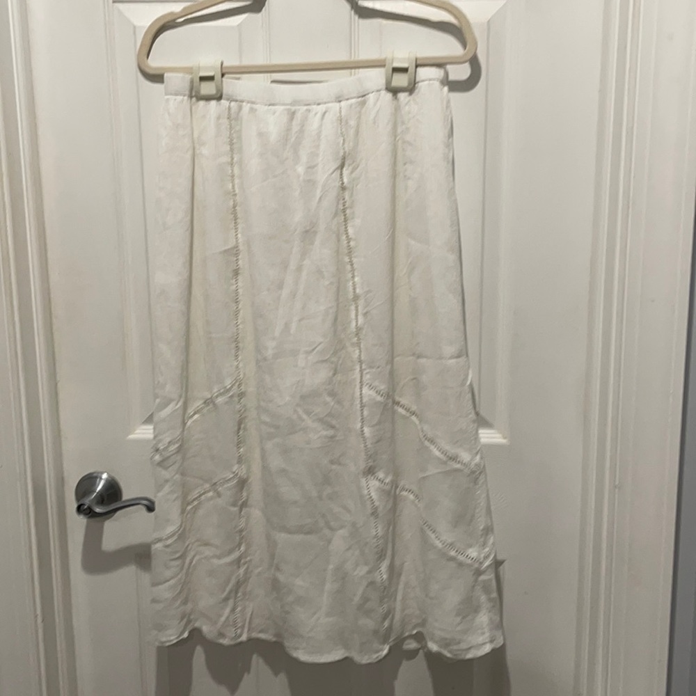 Old Navy White A-Line Midi Skirt 🤍